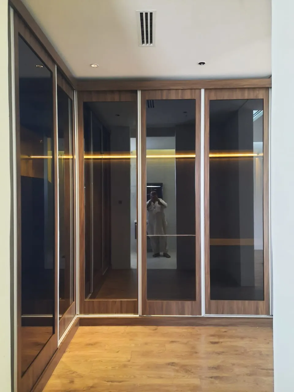 أفضل معلم ديكورات دواليب وجدران حي المنار: تصاميم مودرن 2026