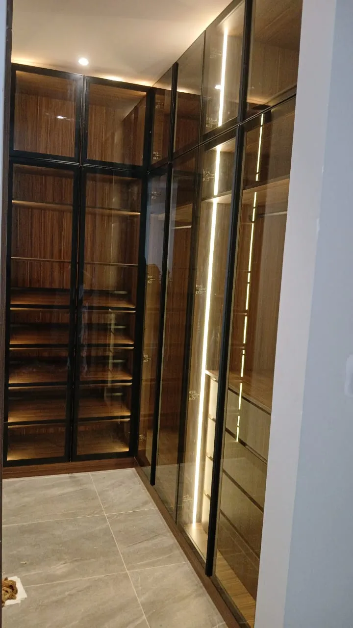 أفضل معلم ديكورات دواليب وجدران حي المنار: تصاميم مودرن 2026