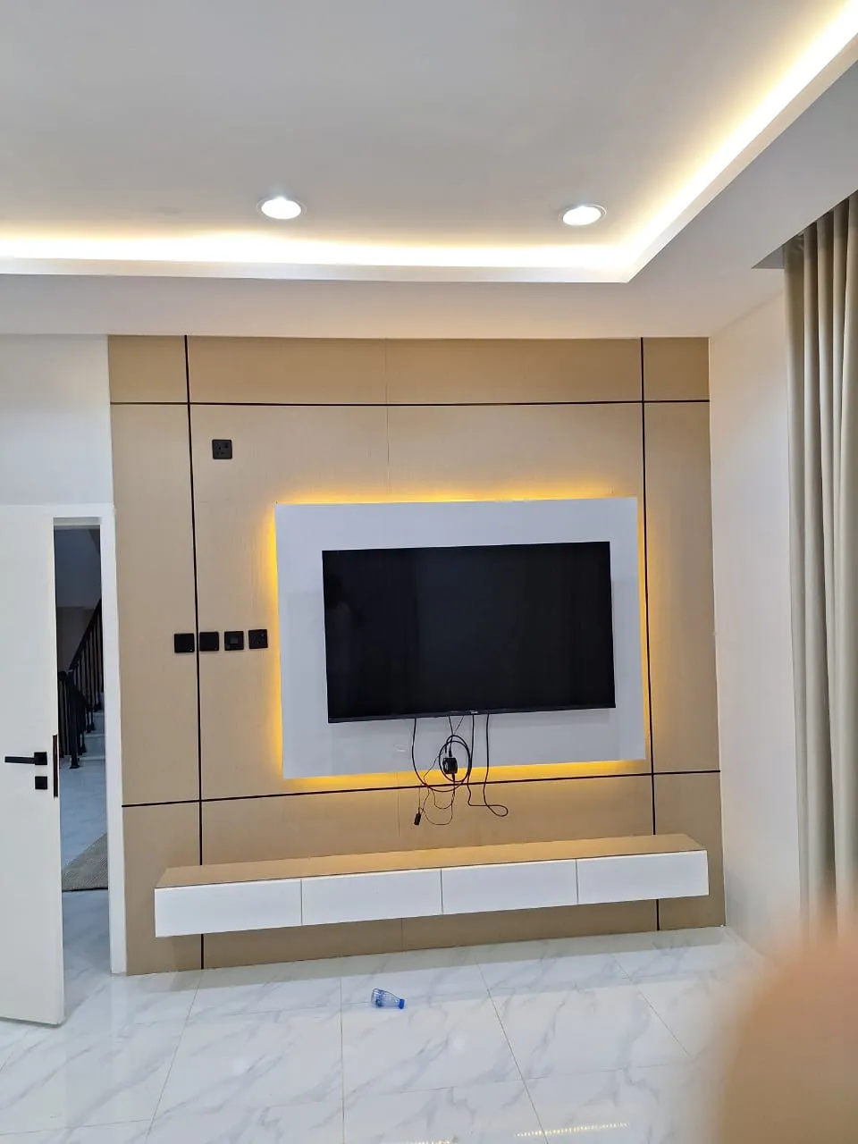 معلم بديل الشيبورد في حي الورود:لتركيب وتصميم ديكورات خشبية