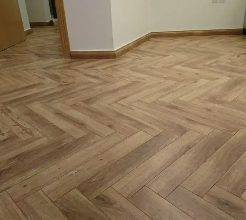 أفضل معلم تركيب باركيه حي النعيم :دقةبالتنفيذ وتصاميم عصرية